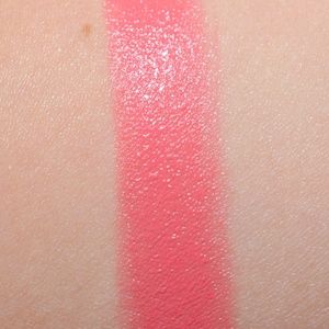 STREAK Urban Decay Revolution Lipstick
